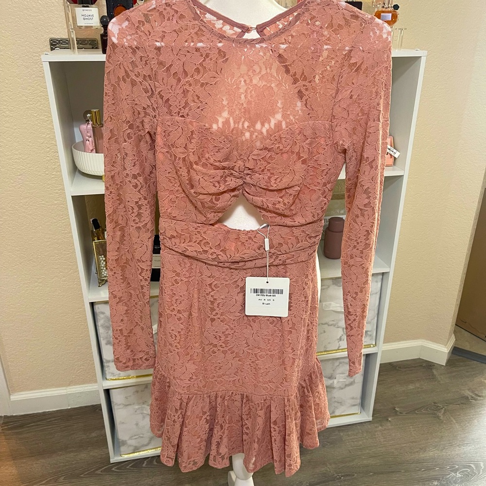 NWT lace ruffle dress. Size small